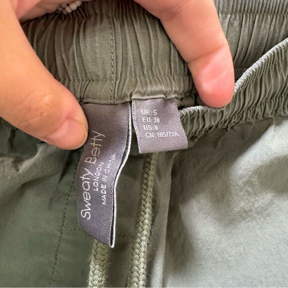 Sweaty Betty Quinn Cargo Ankle Pants sz 6 - Picture 6 of 7
